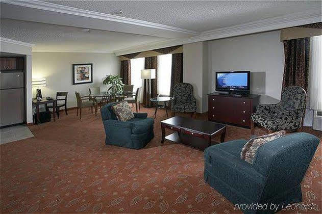 Hamilton Plaza Hotel And Conference Center Room photo